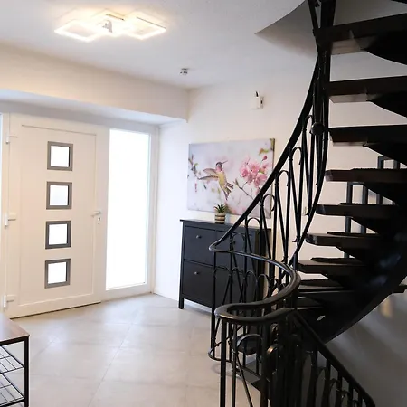 度假居 Deluxe House Mit Terrasse & Garten - Komfort & Raum 杜伊斯堡